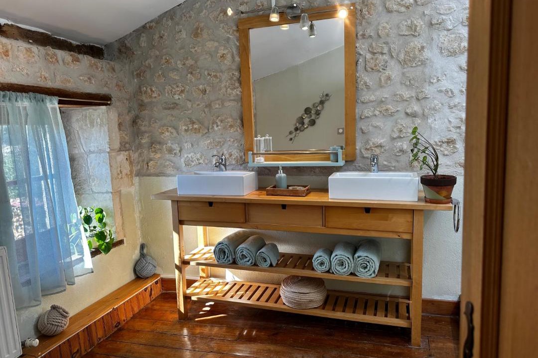 Photo of Bathroom in Nieul le Virouil