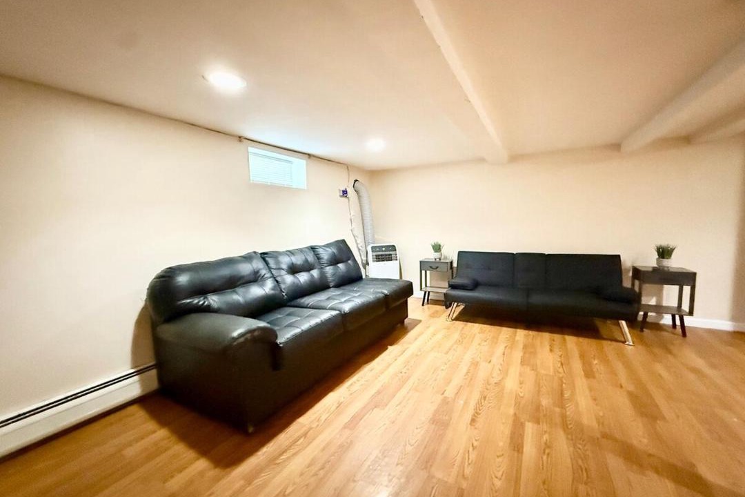 Photo of Livingroom in Montague
