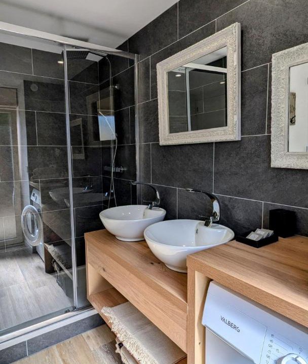 Photo of Bathroom in Beze