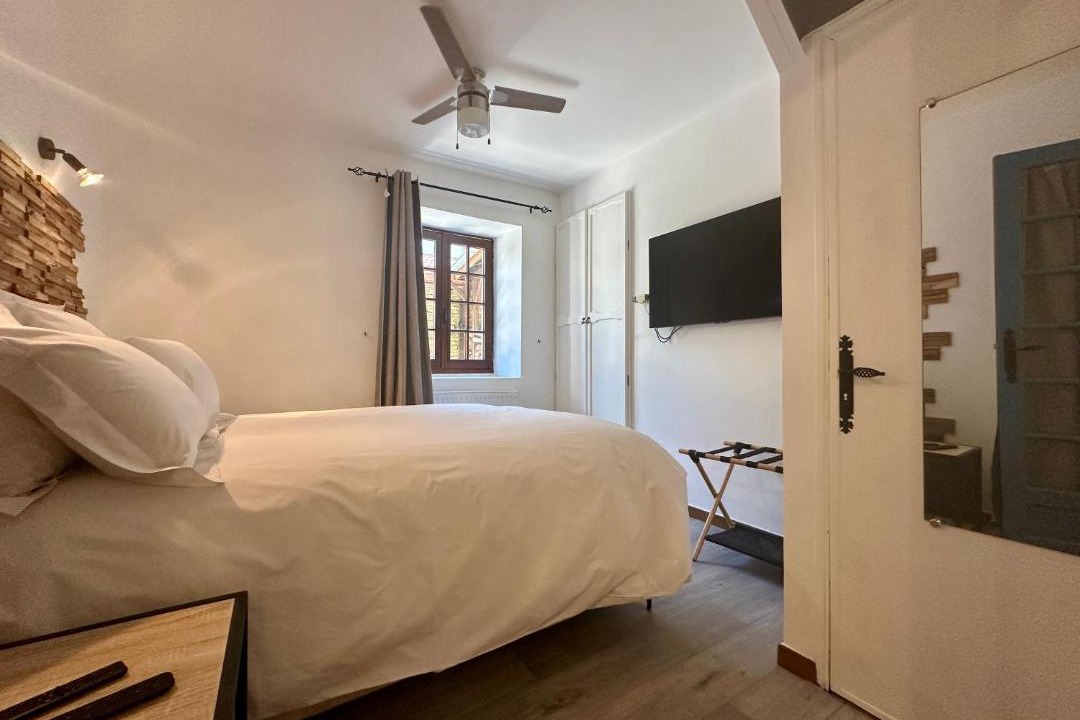 Photo of Bedroom in Molesme