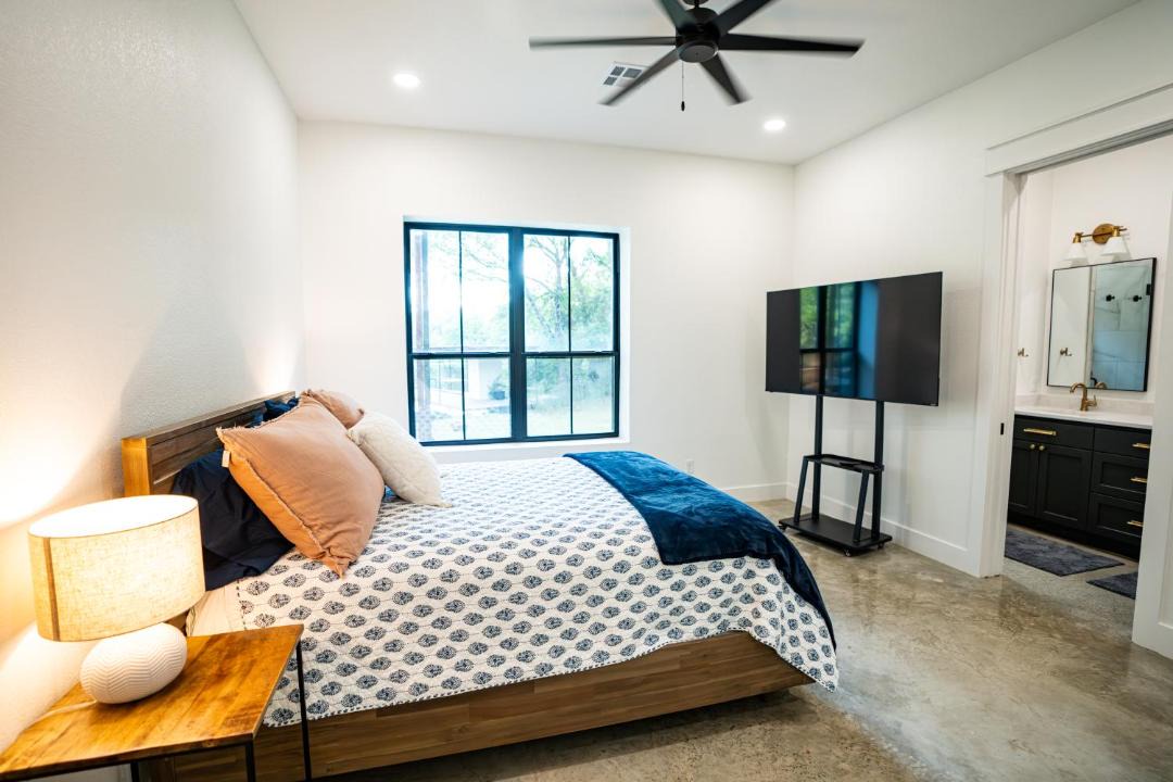 Photo of Bedroom in Hearne