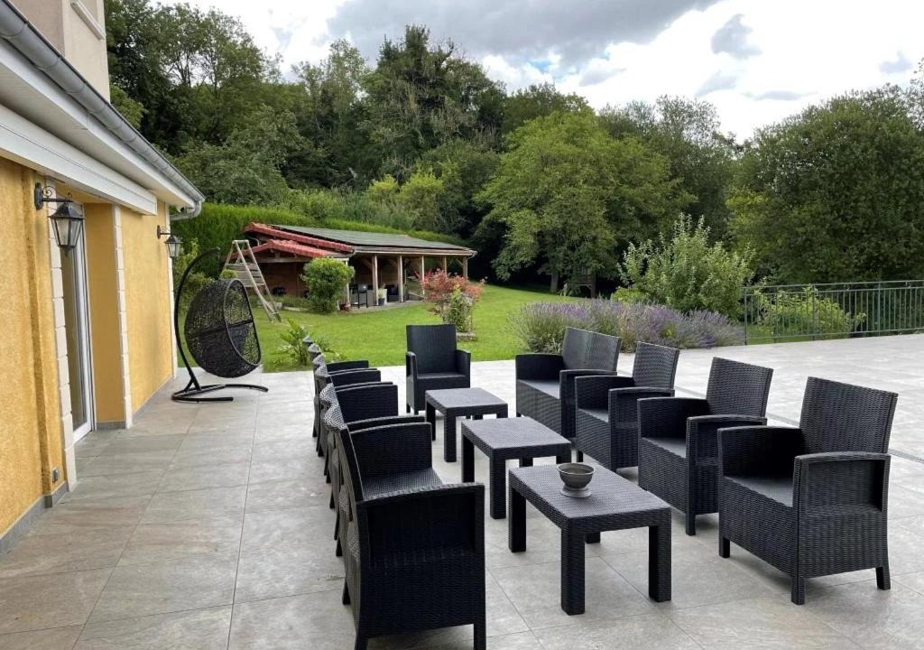 Photo of Others in Pernois