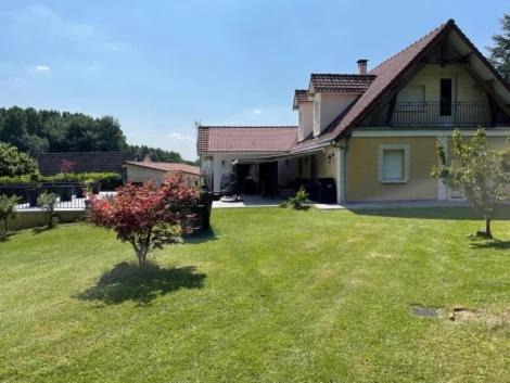 Photo of Others in Pernois