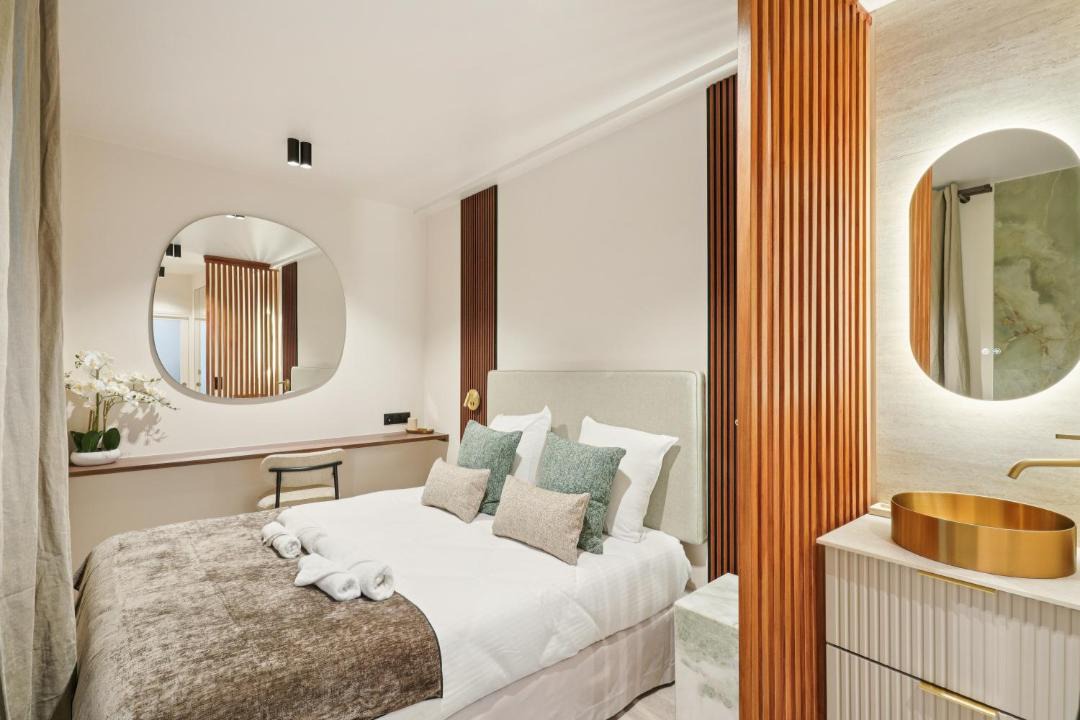 Photo of Others in Grenelle