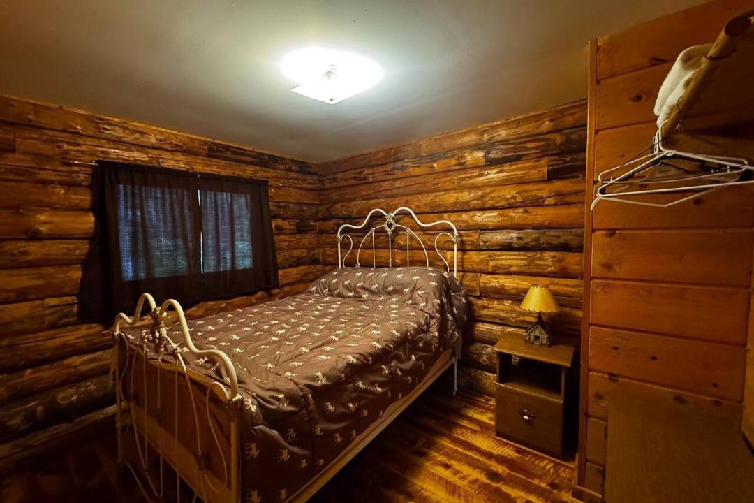 Photo of Bedroom in Crystal Falls