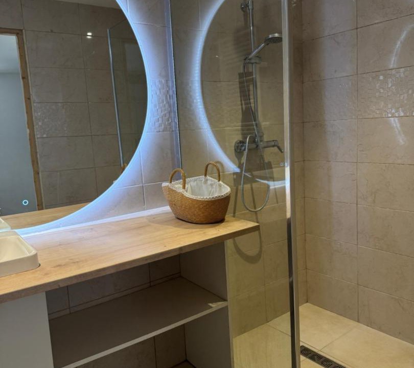 Photo of Others in Sance