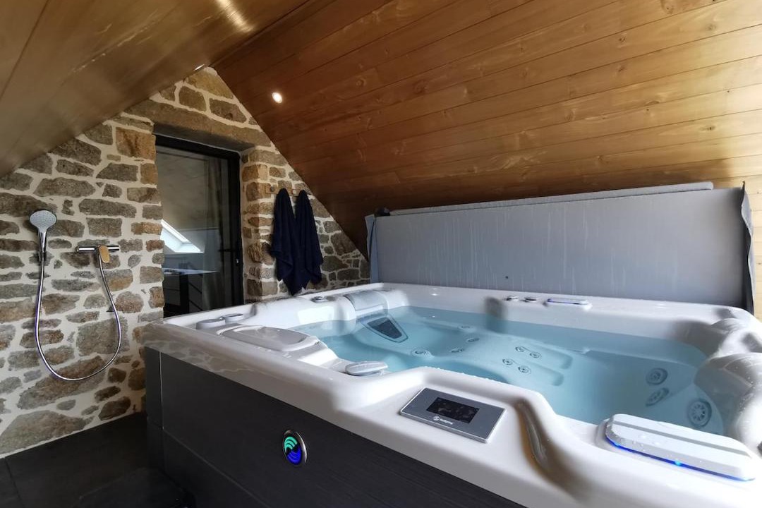 Photo of Others in Elliant