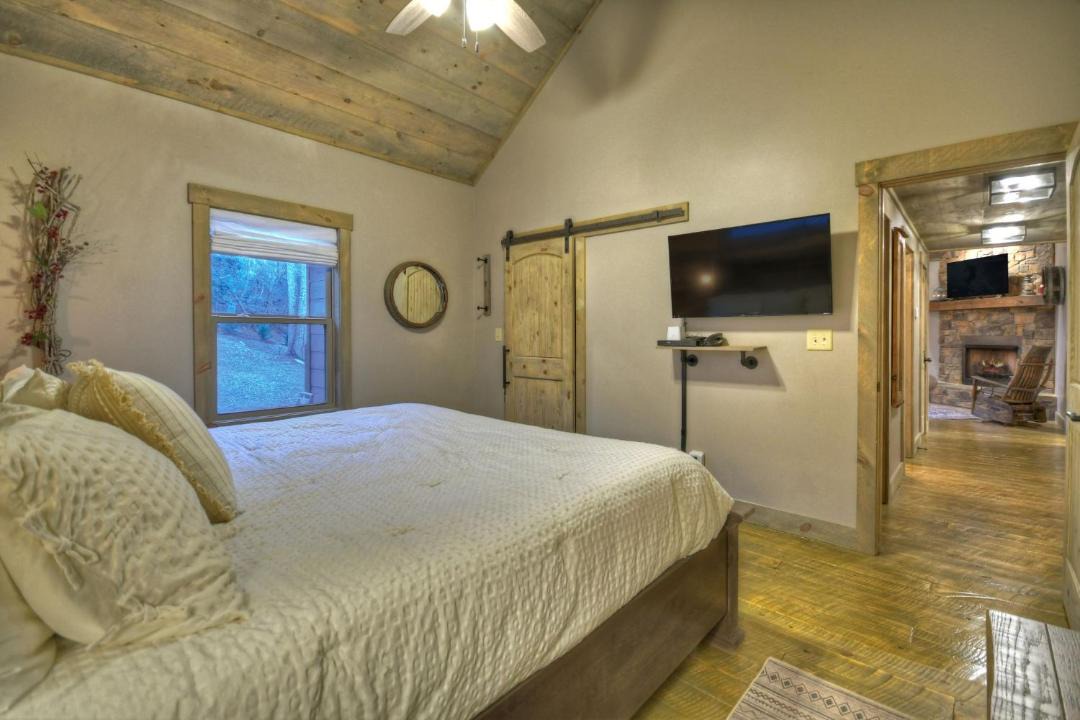 Photo of Bedroom in Blairsville