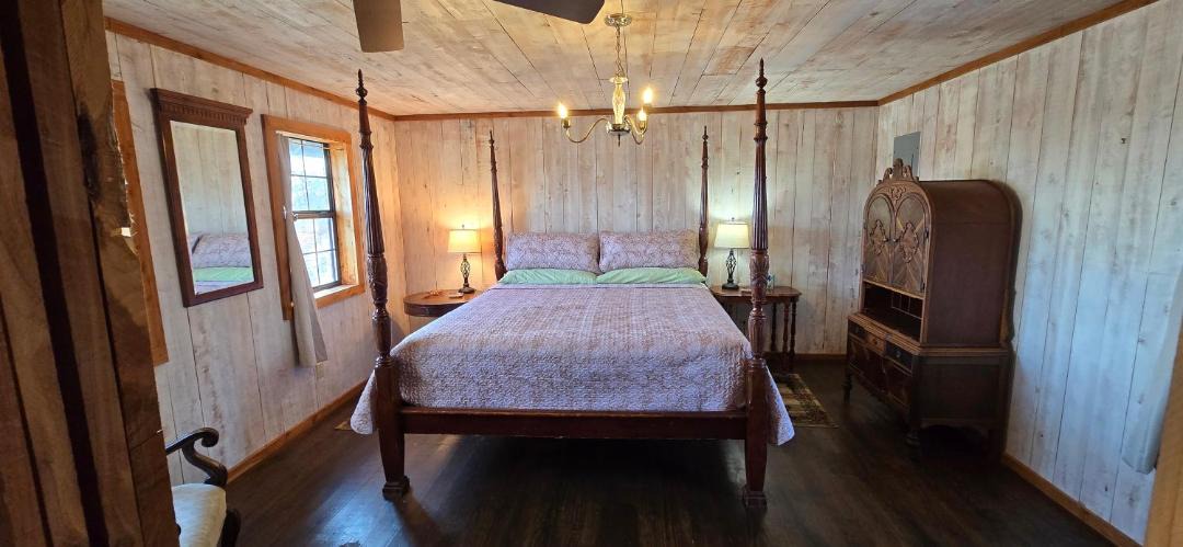 Photo of Bedroom in Morris Chapel