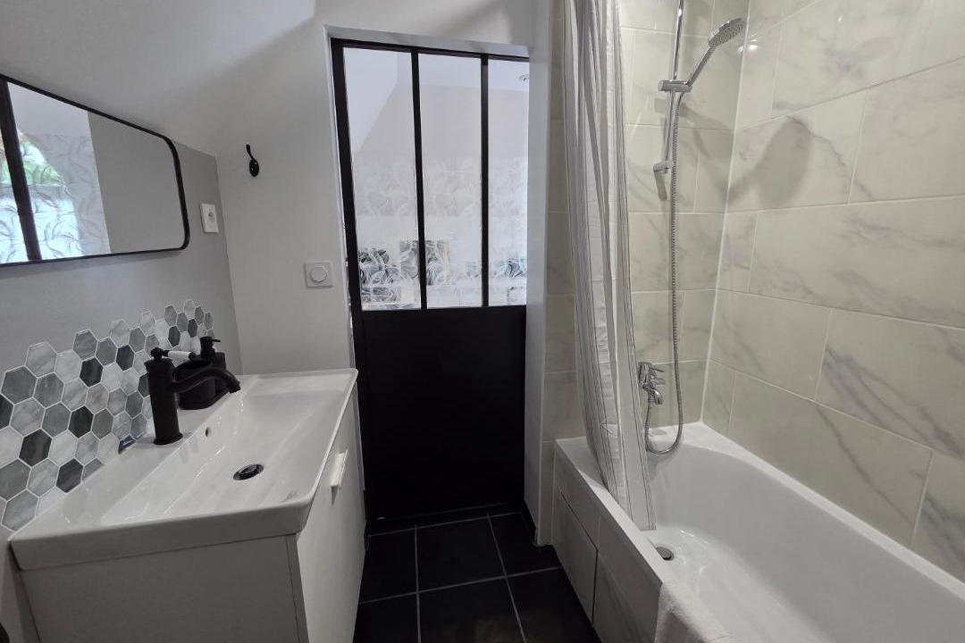 Photo of Bathroom in Morgny-la-Pommeraye