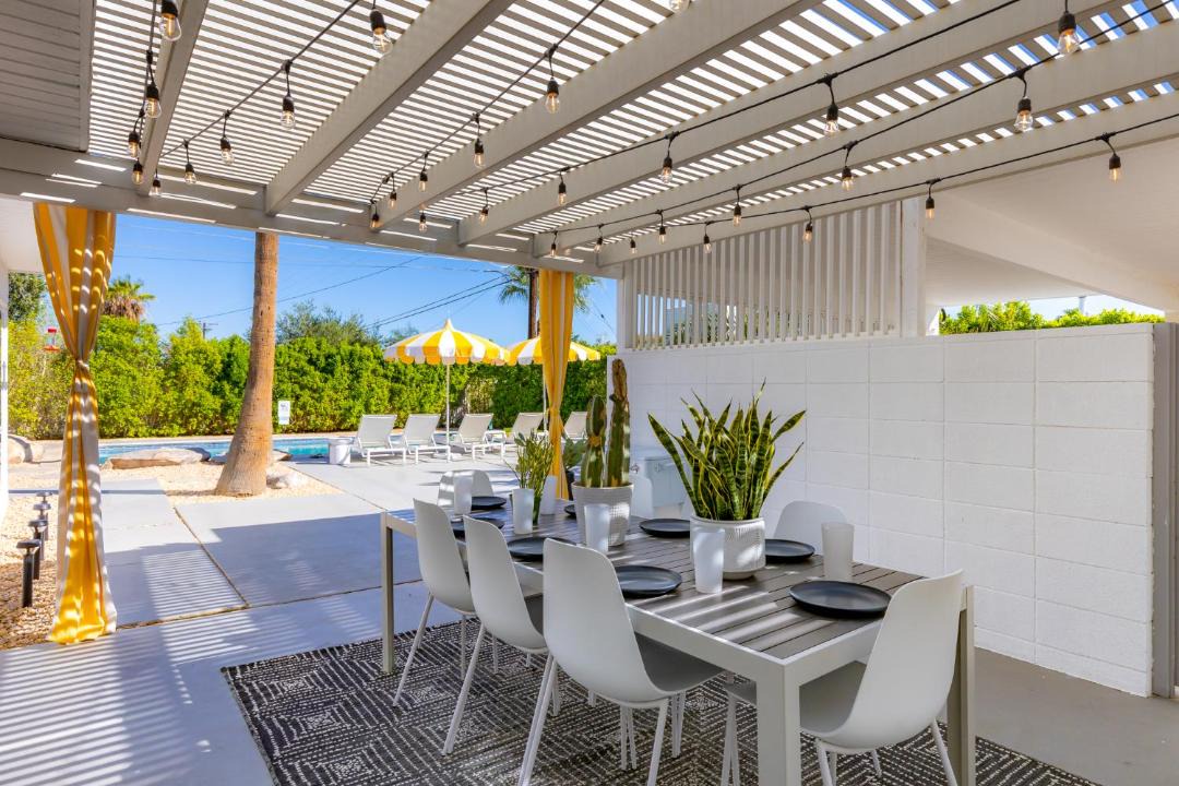 Photo of Patio Balcony in Racquet Club Estates