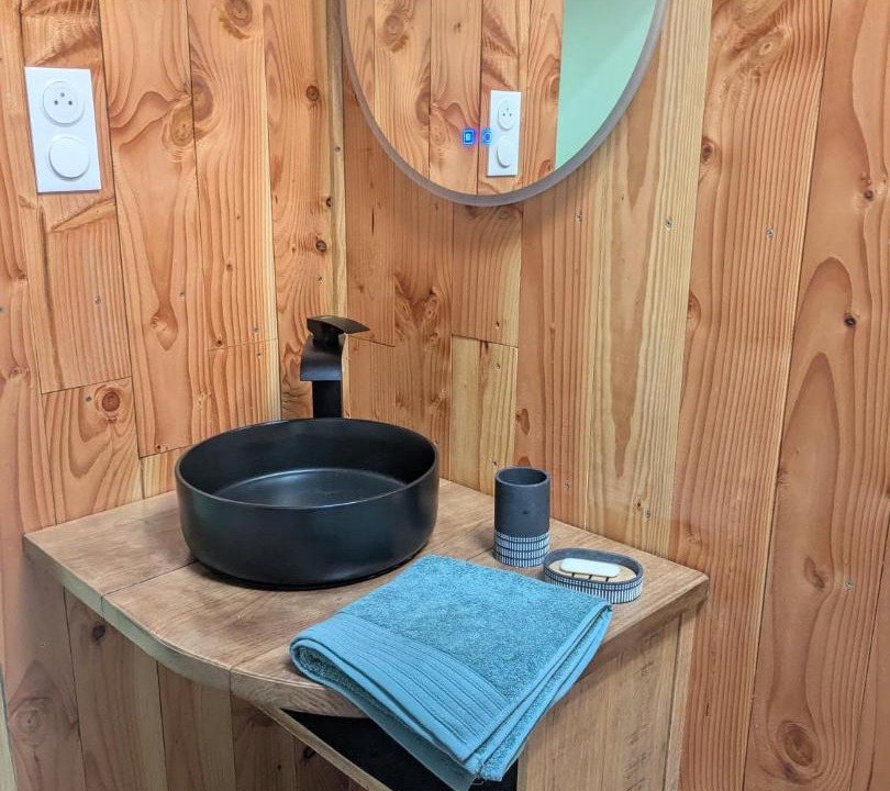 Photo of Bathroom in Saint-Christophe-sur-le-Nais
