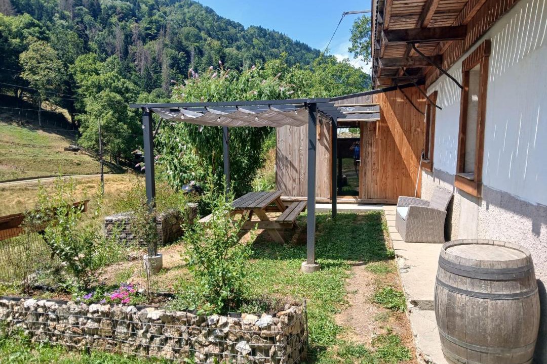 Photo of Others in Queige