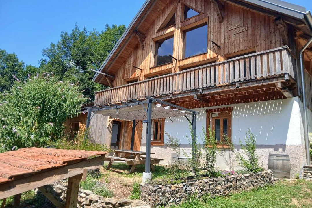 Photo of Others in Queige