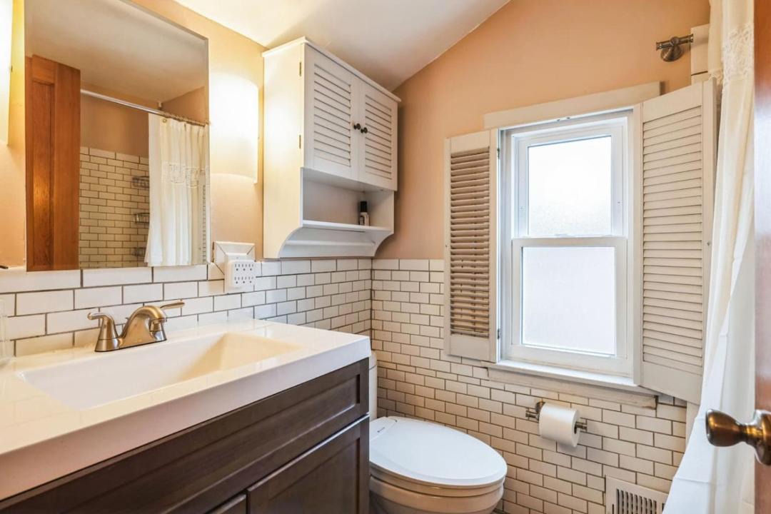 Photo of Bathroom in Level Green