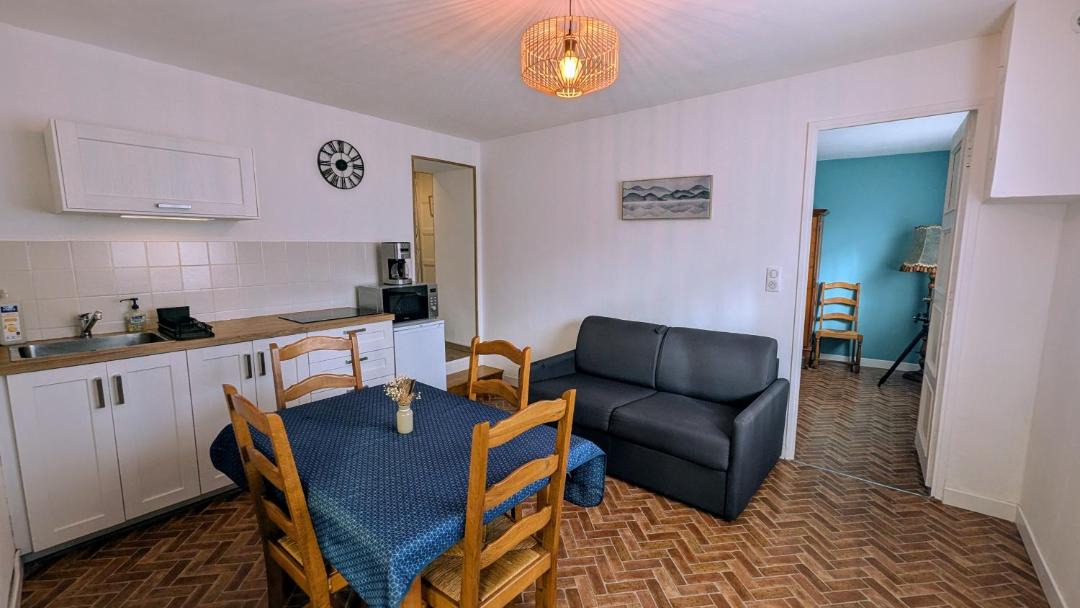 Photo of Others in Vions