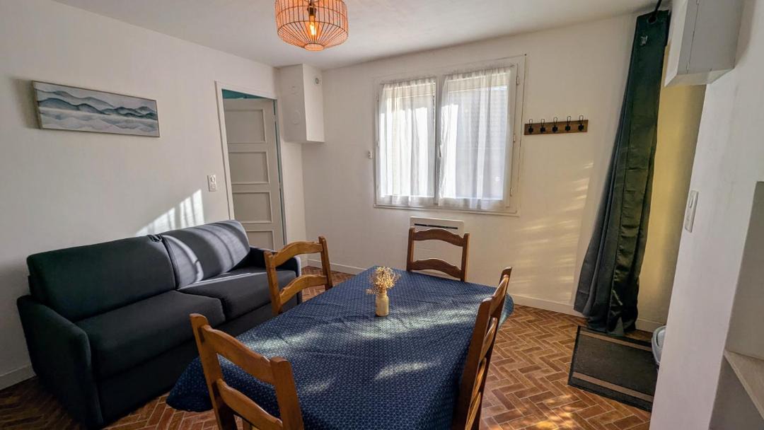 Photo of Others in Vions