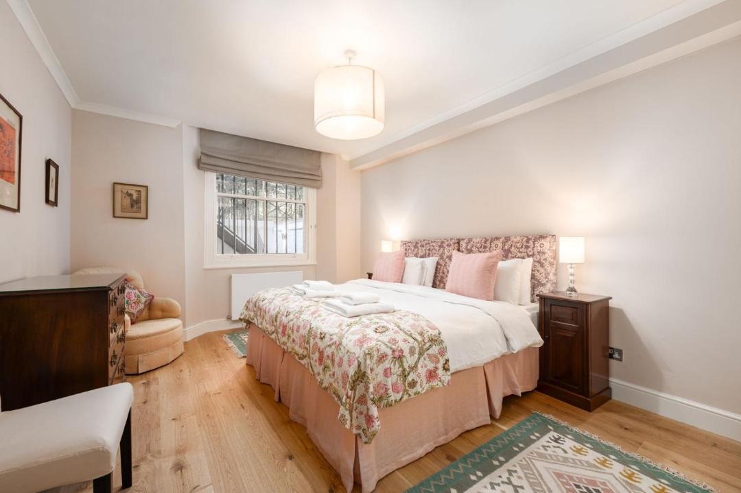 Photo of Bedroom in Courtfield