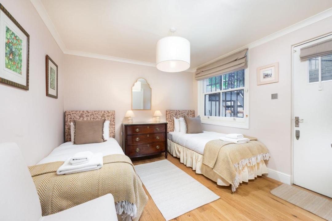 Photo of Bedroom in Courtfield