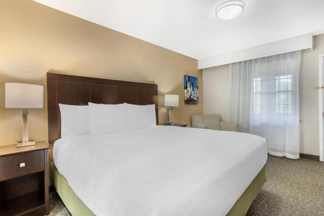 Photo of Bedroom in Fort Lee