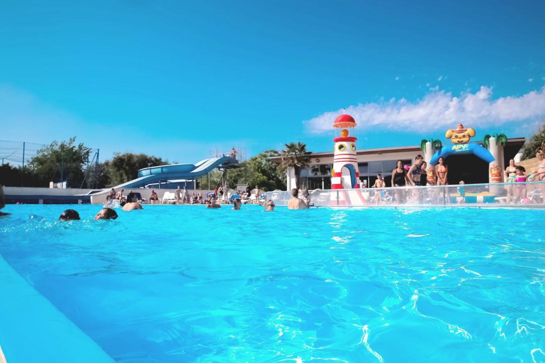 Photo of Others in Domino