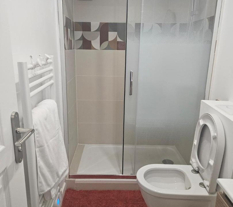 Photo of Bathroom in Morangis