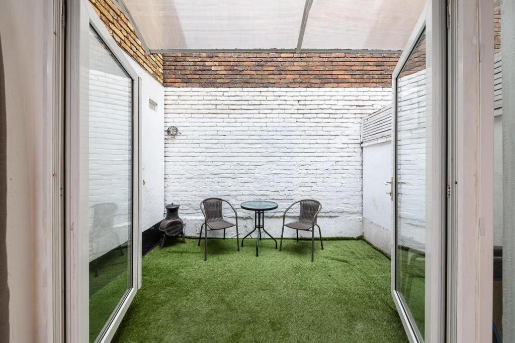 Photo of Patio Balcony in Tollington