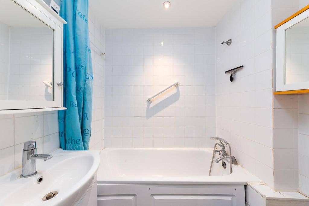 Photo of Bathroom in Tollington