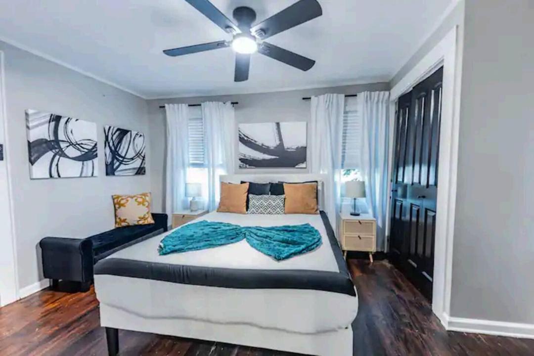 Photo of Bedroom in Lake Claire
