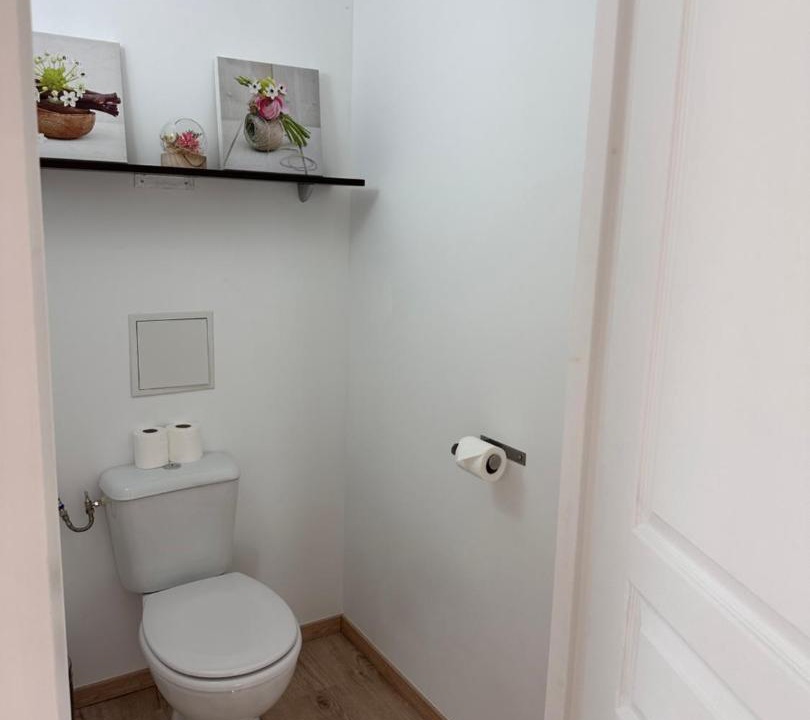 Photo of Bathroom in Villeneuve-l'Archeveque