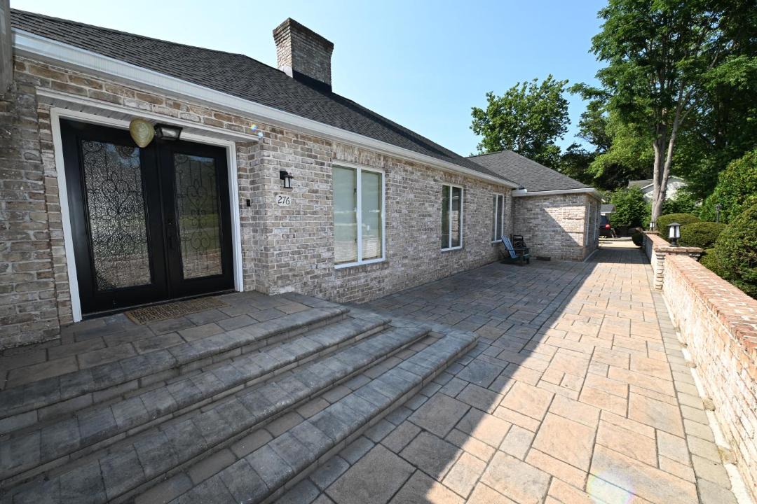 Photo of Others in Ono