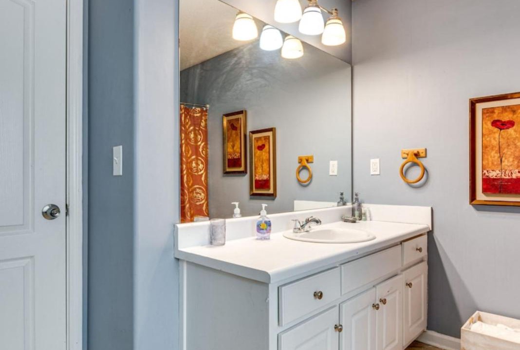 Photo of Bathroom in Winder