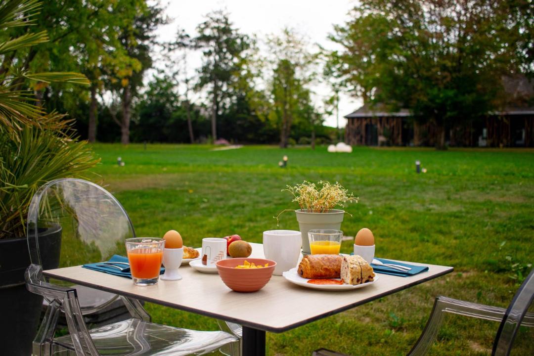 Photo of Others in Liffre