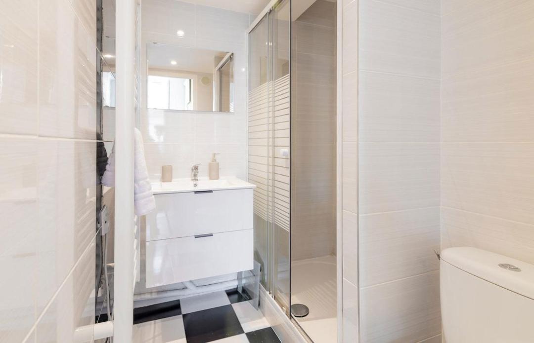 Photo of Bathroom in Griffon - Royale