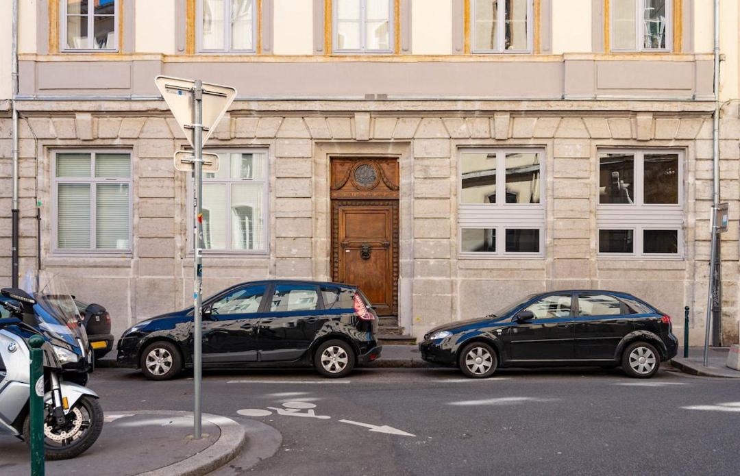 Photo of Buildings in Griffon - Royale