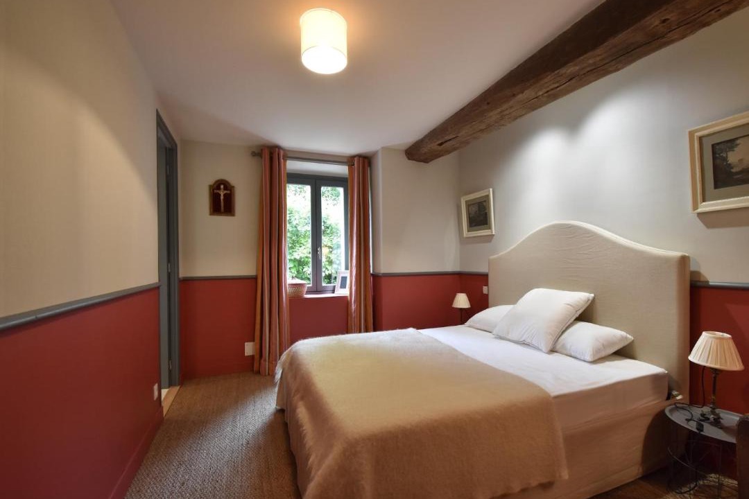 Photo of Bedroom in Saint-Laurent-des-Mortiers
