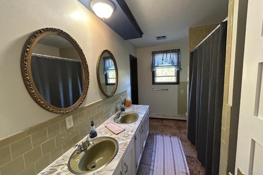 Photo of Bathroom in Eastward Look