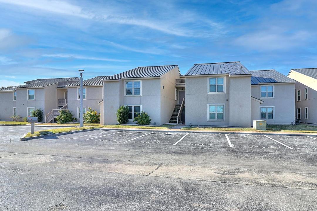 Photo of Buildings in Harbor Oaks