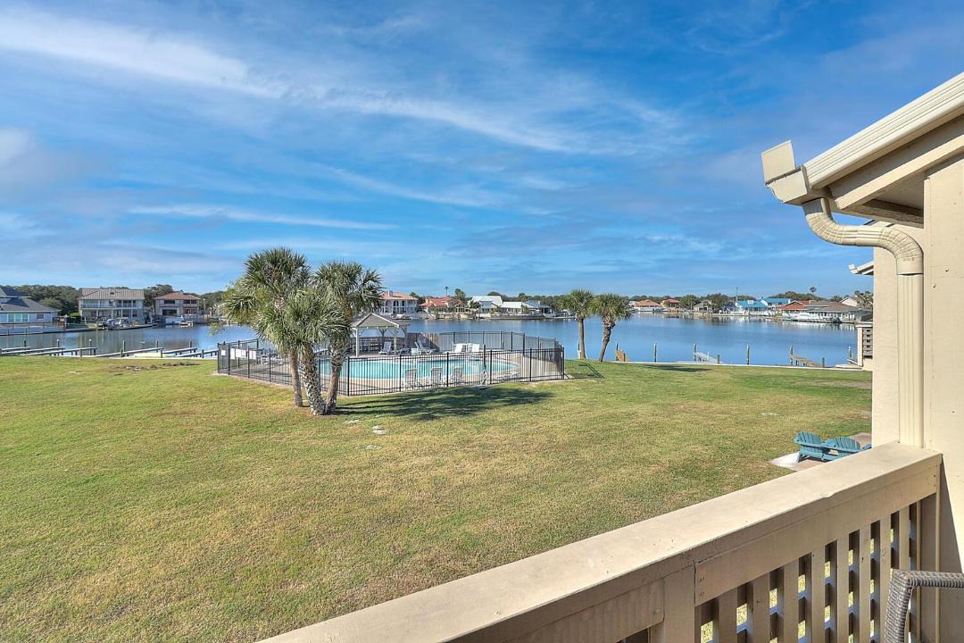 Photo of Patio Balcony in Harbor Oaks