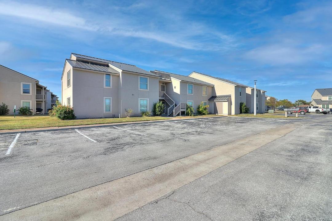 Photo of Buildings in Harbor Oaks