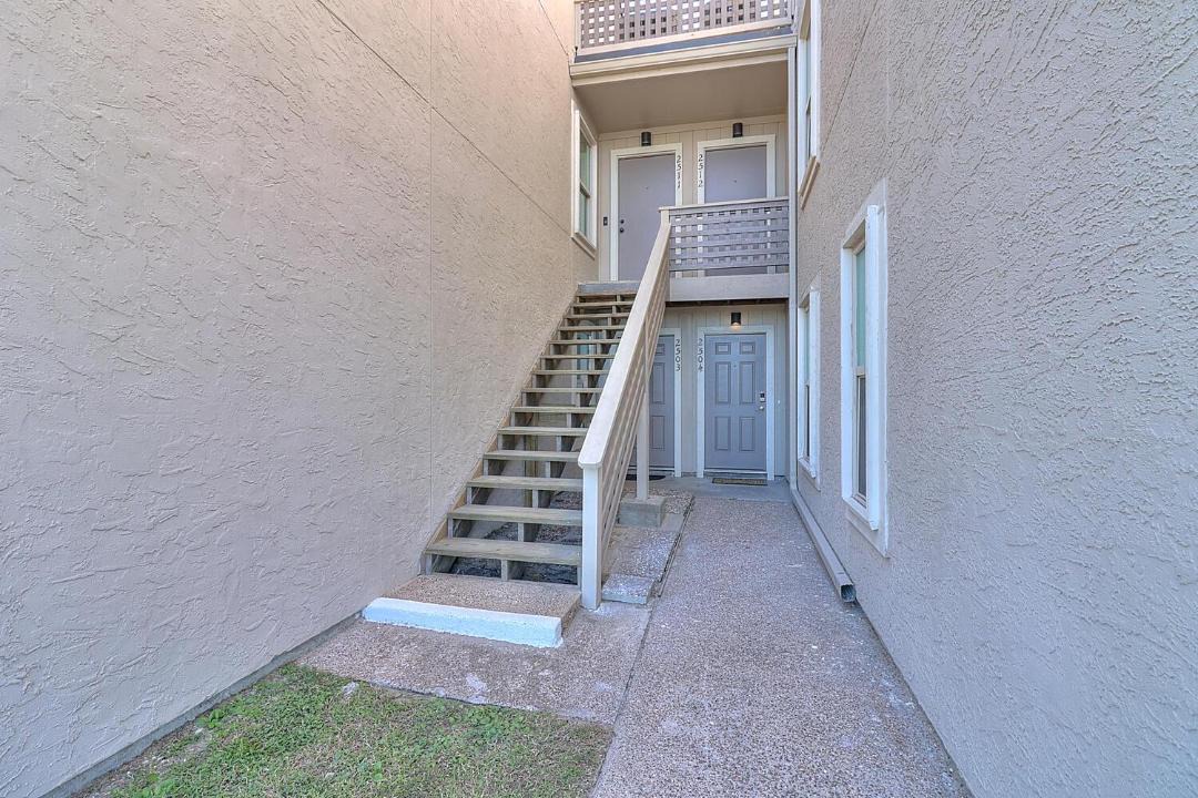 Photo of Patio Balcony in Harbor Oaks