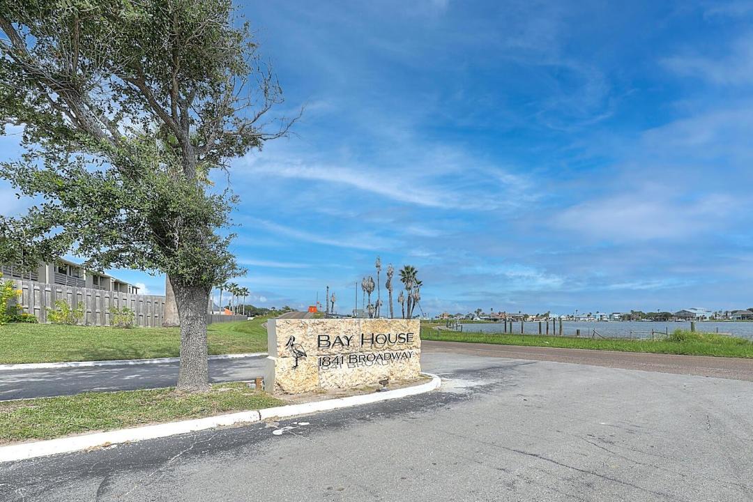 Photo of Others in Harbor Oaks