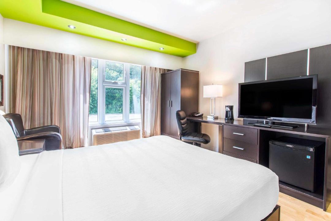 Photo of Bedroom in Trois-Rivieres