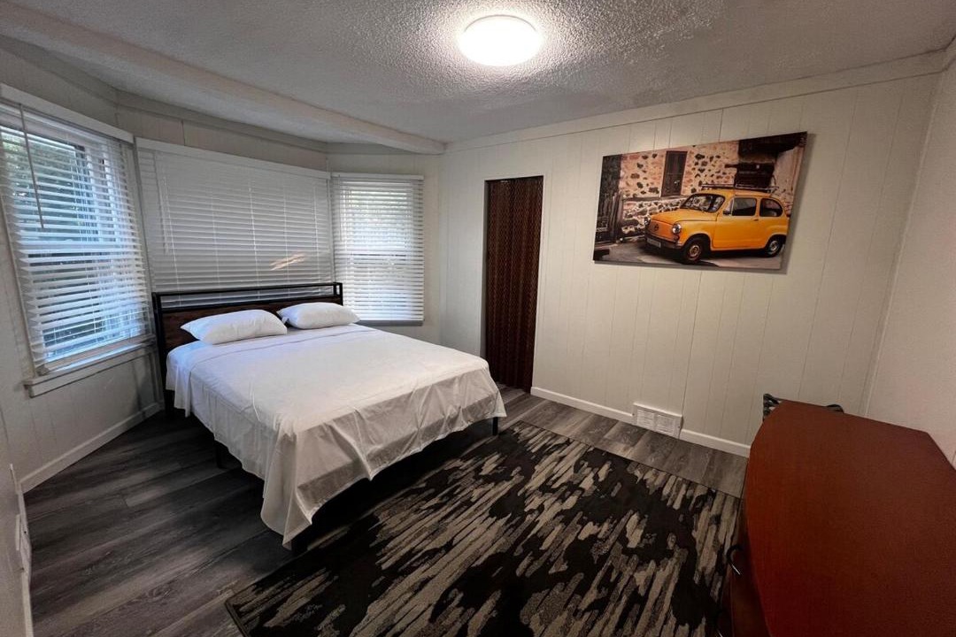 Photo of Bedroom in Downtown Niagara Falls