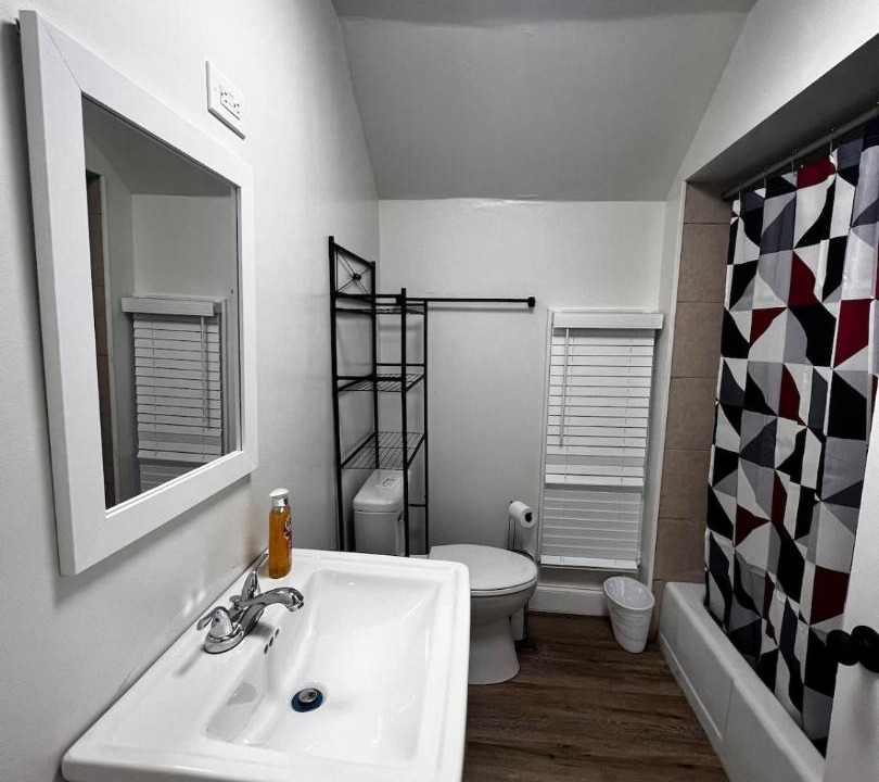 Photo of Bathroom in Downtown Niagara Falls