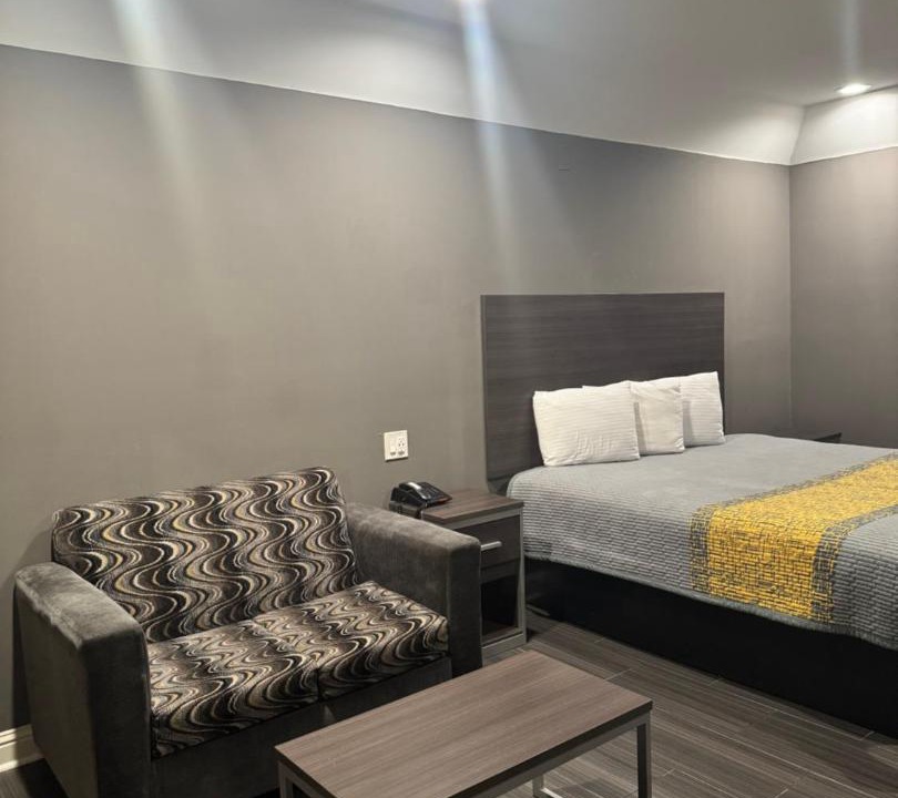 Photo of Bedroom in US 290