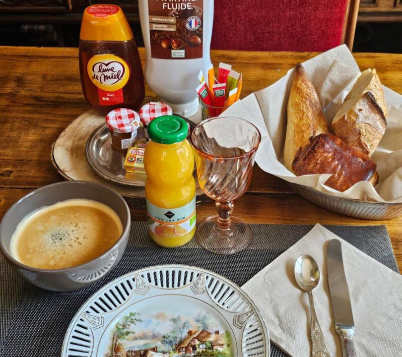 Photo of Others in Yenne