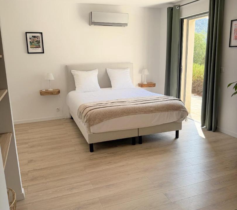 Photo of Bedroom in Eyguieres