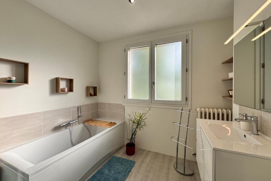 Photo of Bathroom in Teloche