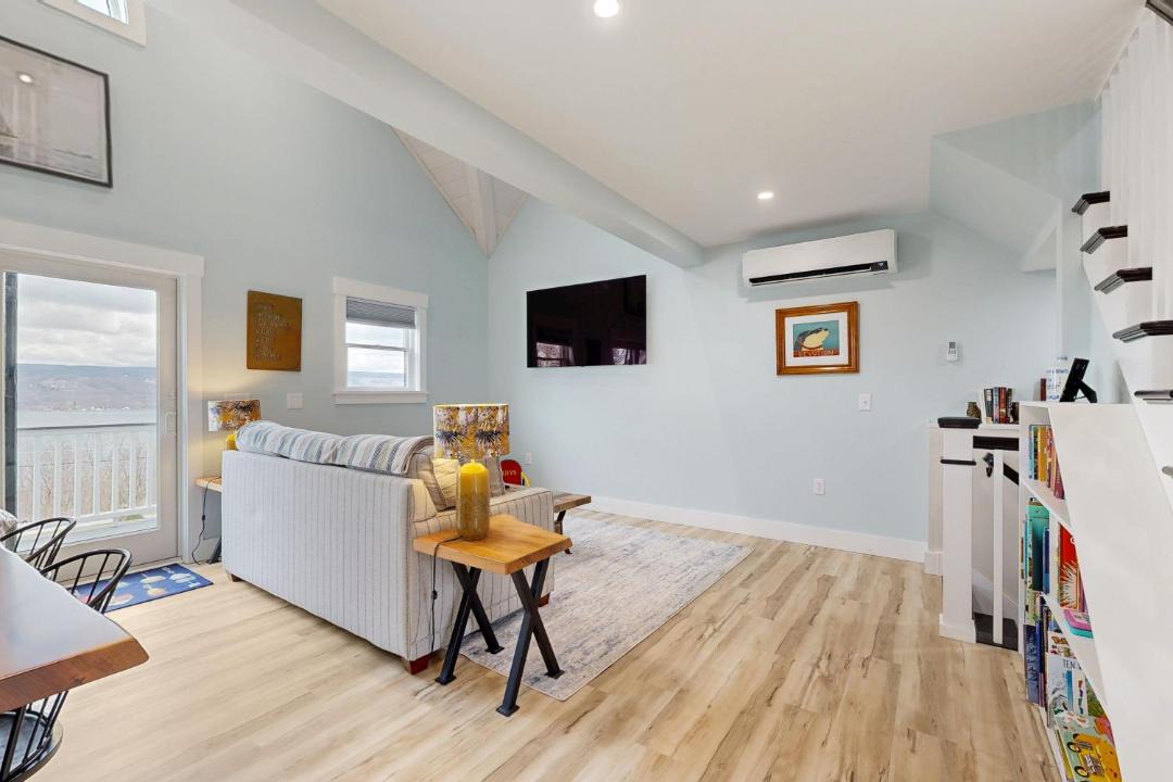 Photo of Others in Valois